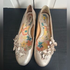 Born Gemma Panna Cotta Flats Metallic Gold Slip On Leather Womens 11